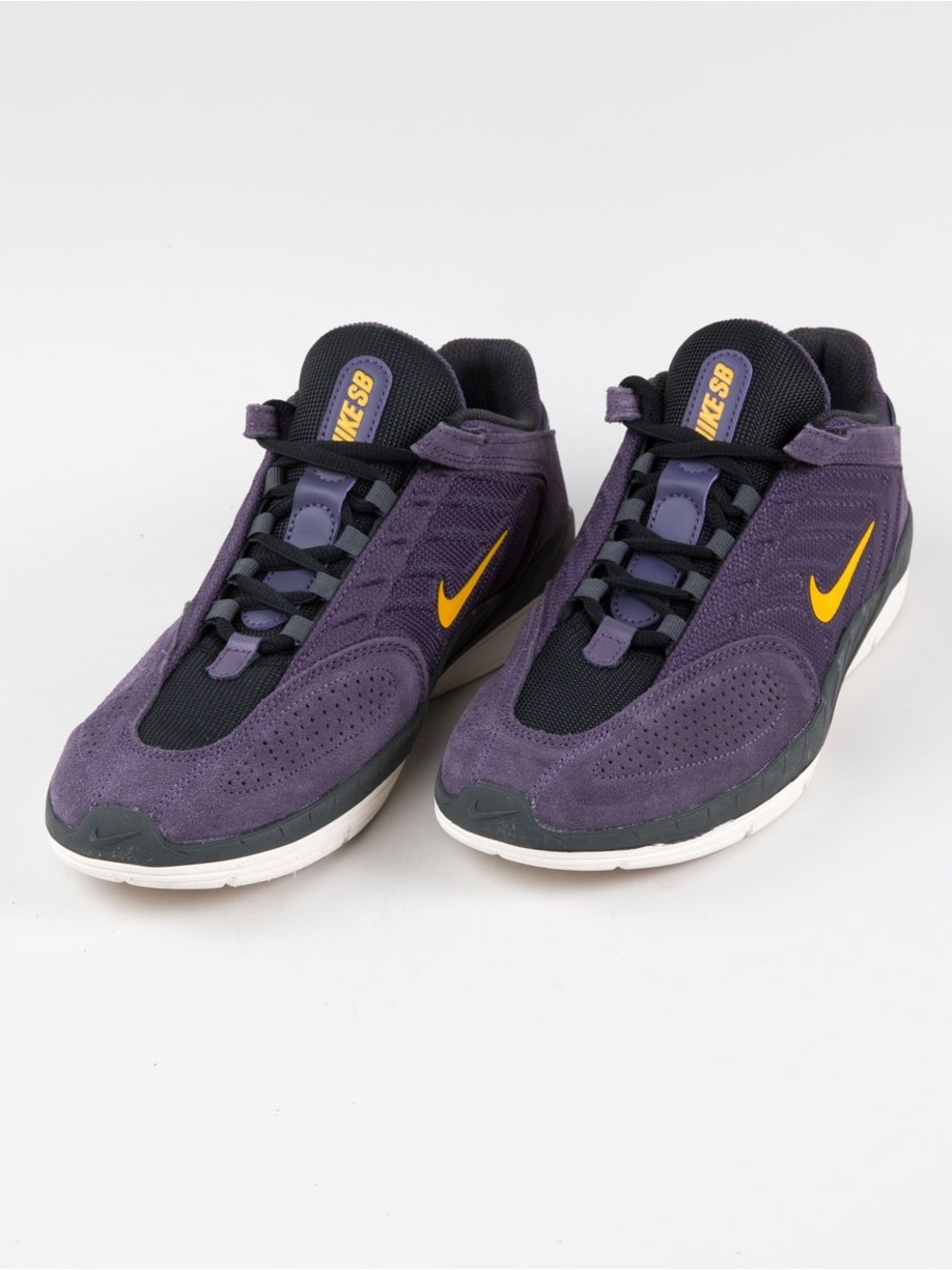 Nike SB Vertebrae Black Purple Athletic Shoe
